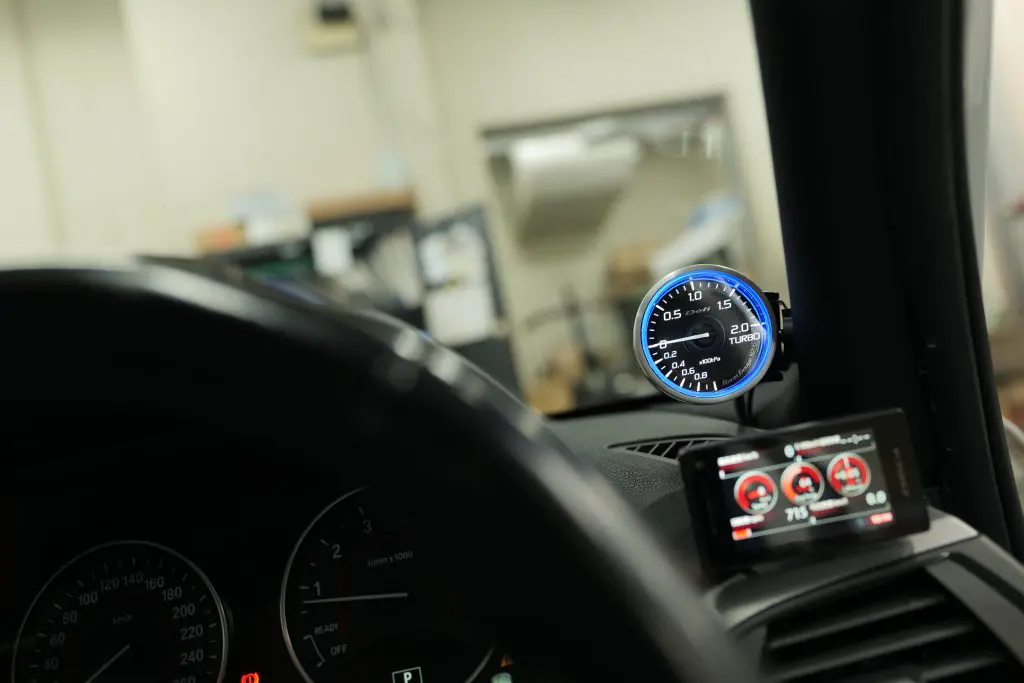 BMWのブーストアップを目でも実感！Defiブーストメーター！ | Studie