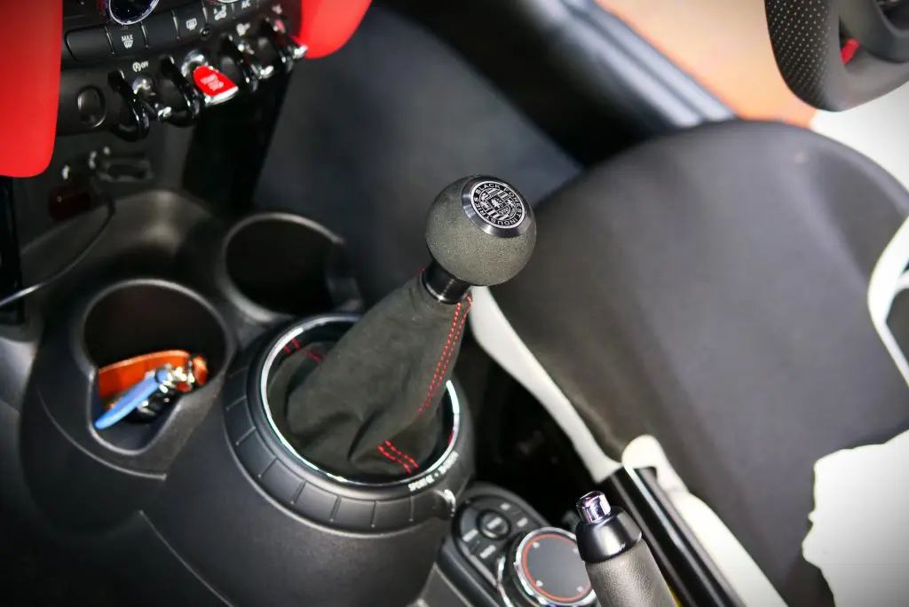 BMWでも人気のBLACK FOREST INDUSTRYESのシフトノブをF56 JCWにっ