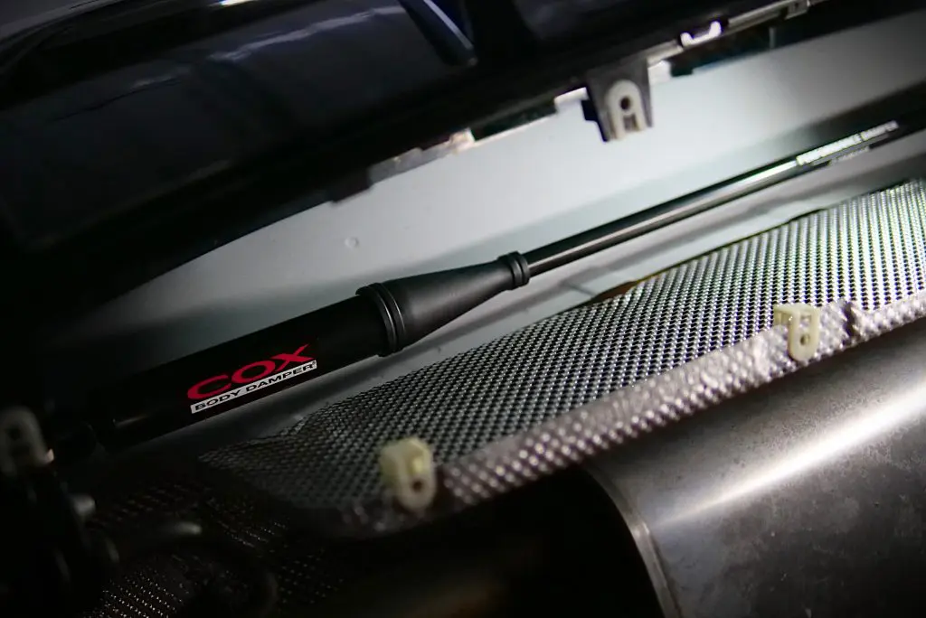 BMW G20/3シリーズにCOXボディダンパーでワンランクアップっ