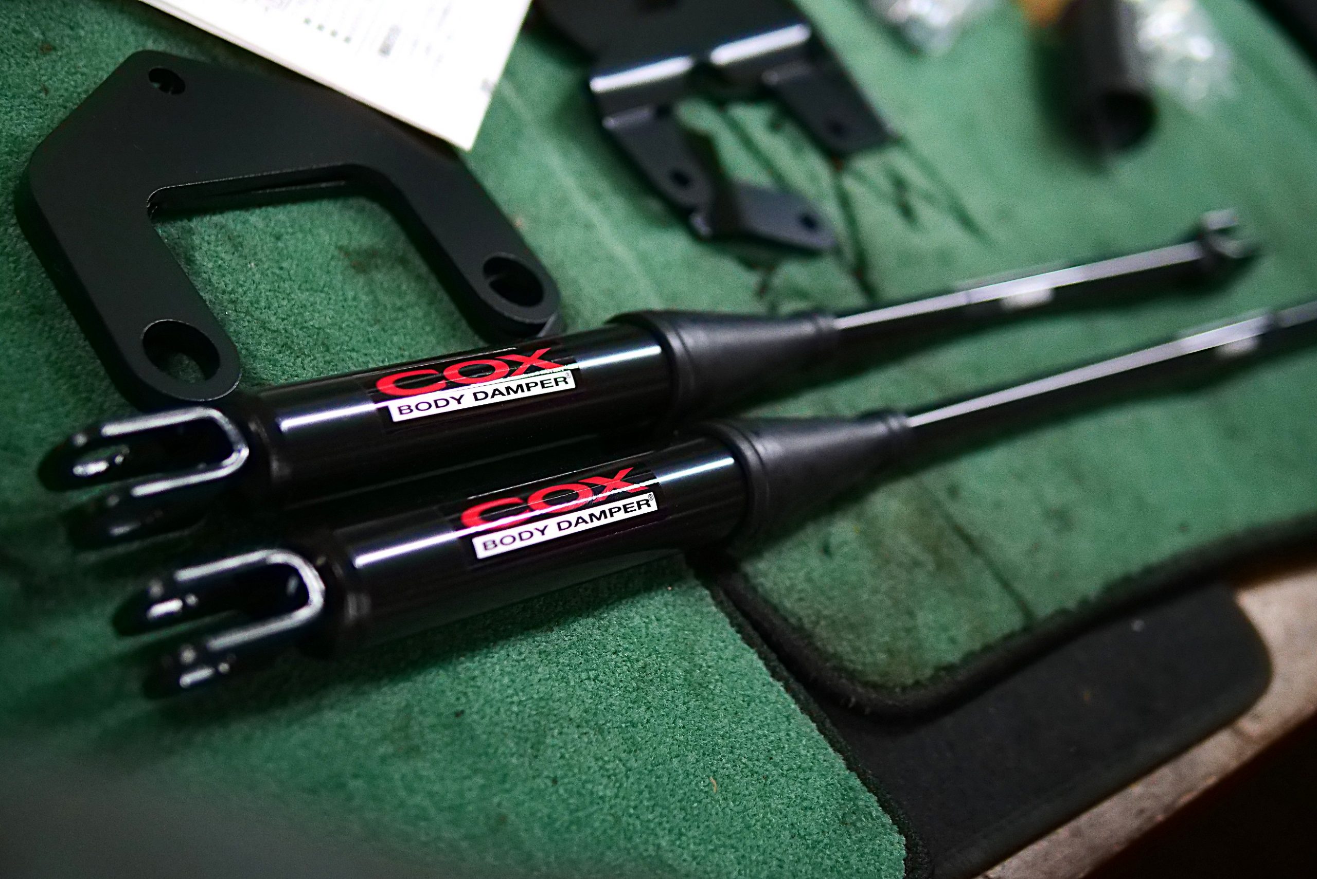 BMW G20/3シリーズにCOXボディダンパーでワンランクアップっ