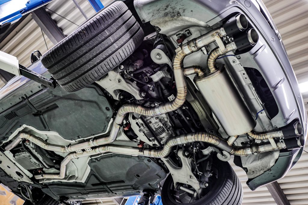 BMW E70 X5MにARQRAYワンオフフルチタンマフラー＆Carbonテールエンド