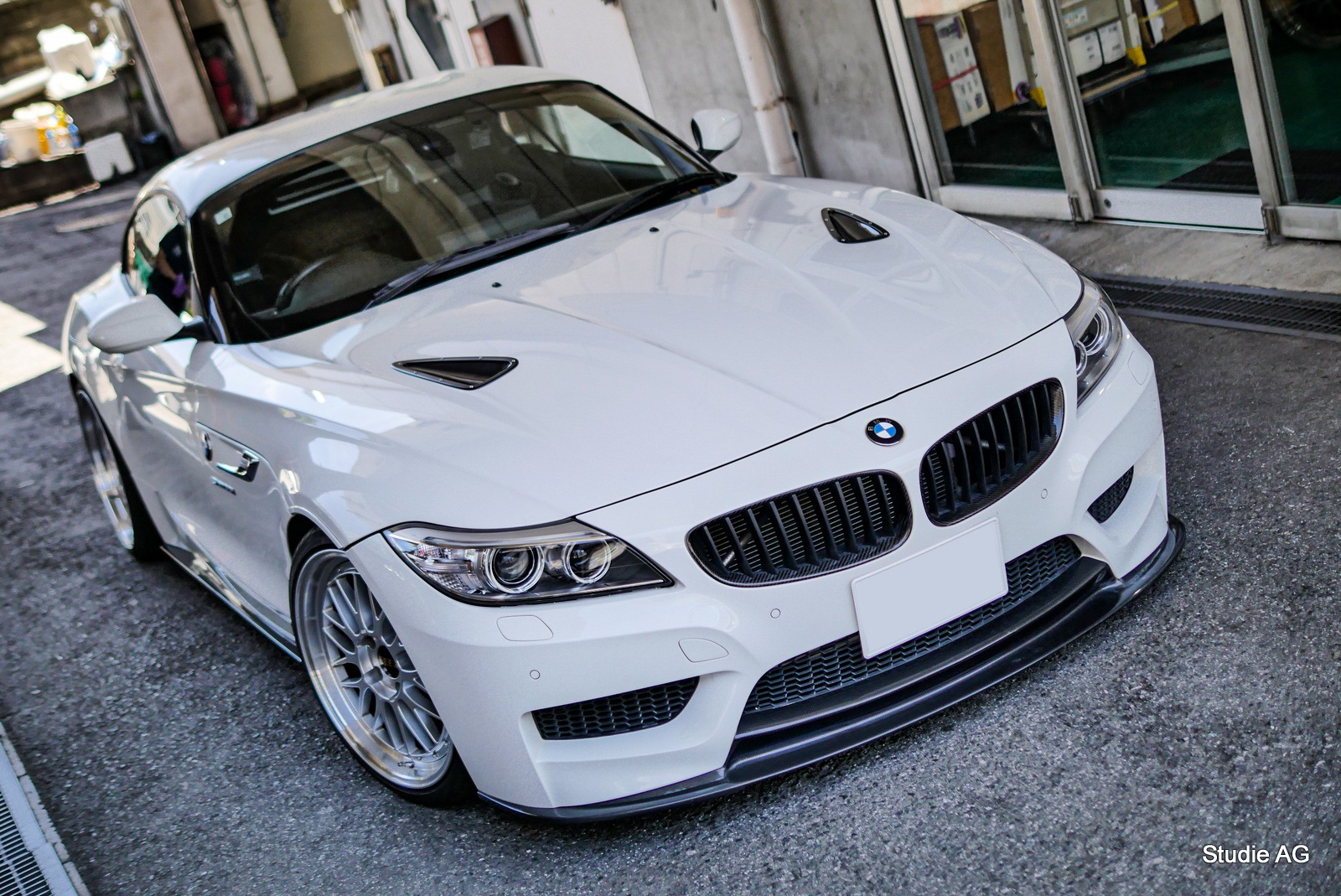 BMW ピンズセット ボンネットにアクセントを！BMW E89Z4にAC SCHNITZERダクト装着