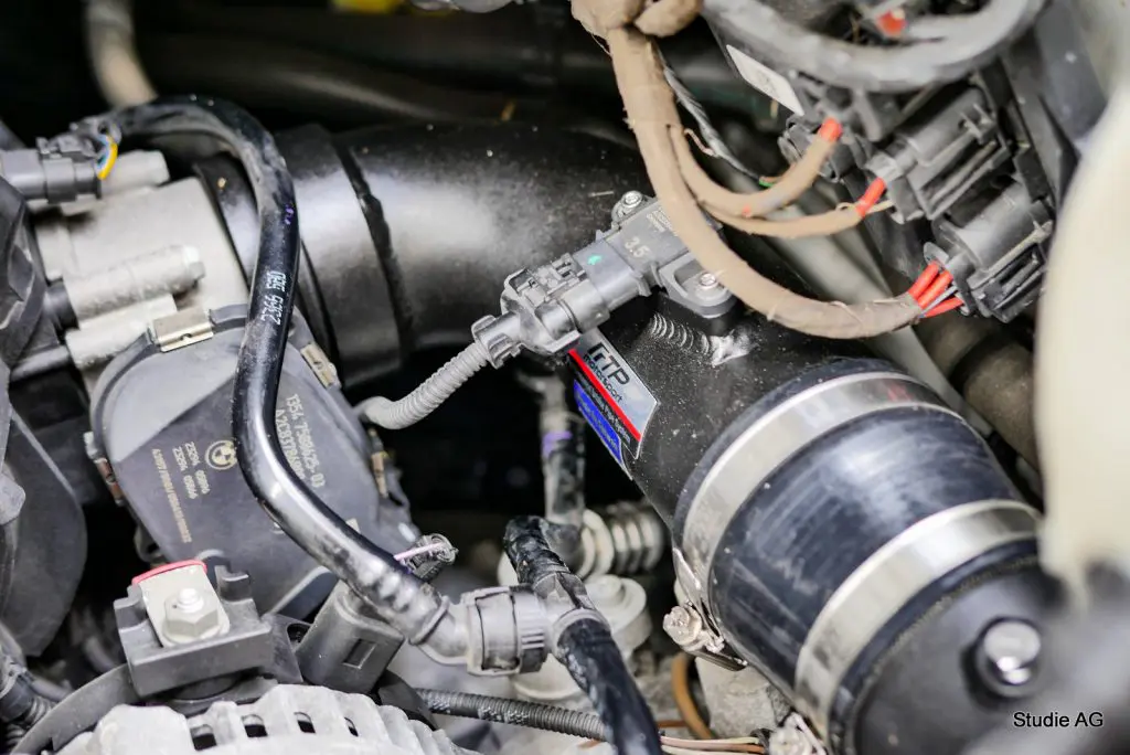 ニッポンの美しき逸品♪Carbon Ram Air SystemをBMW F30に(^_-)
