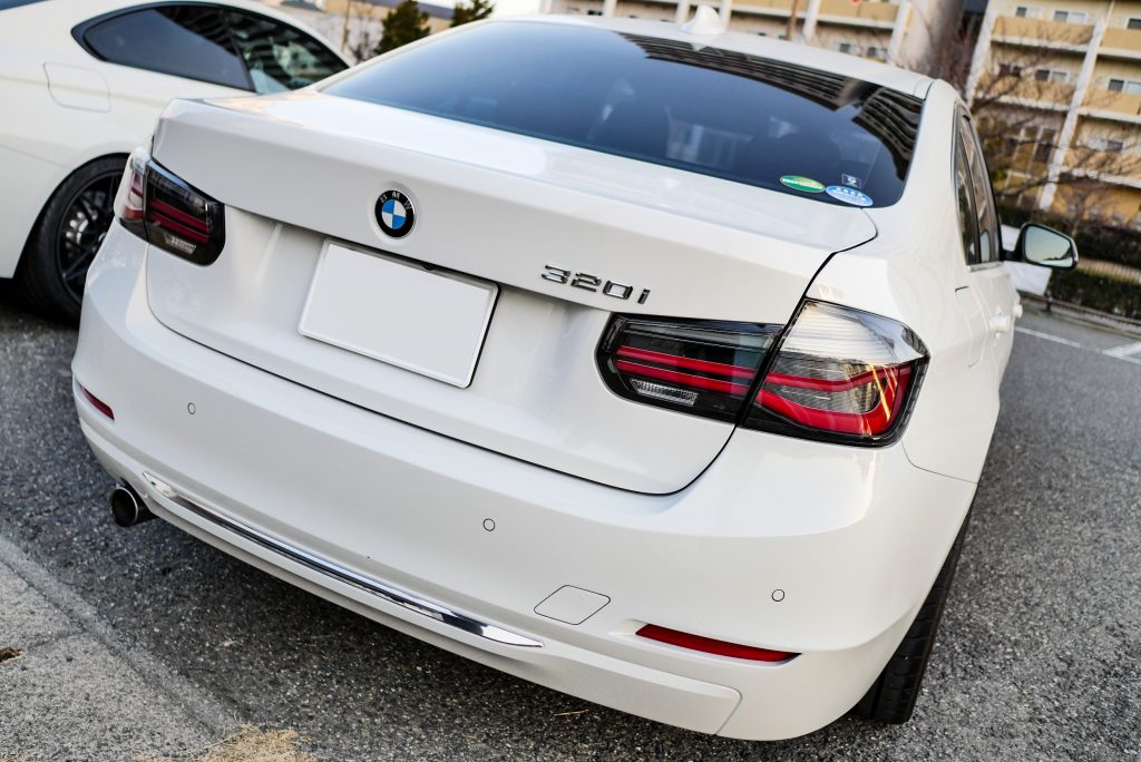 BMW F30のテールライトをM PERFORMANCE PARTSでLci化♪ | Studie[スタディ]