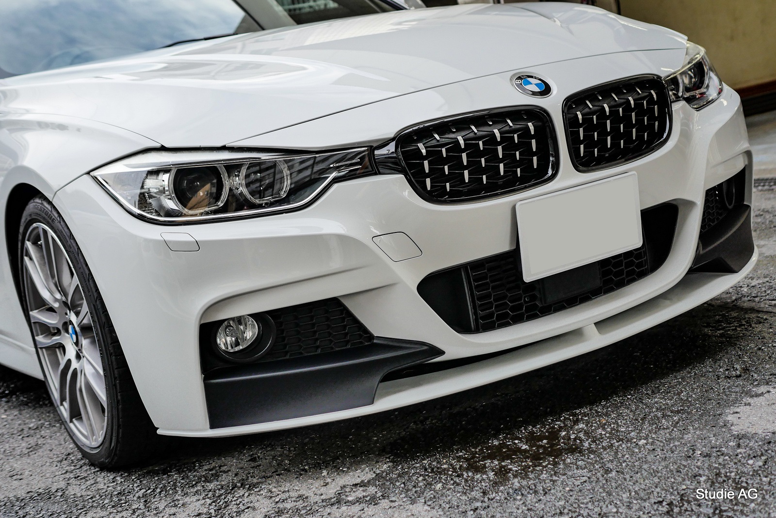 BMW M PERFORMANCE PARTS！流石は純正な造りのフロントリップ