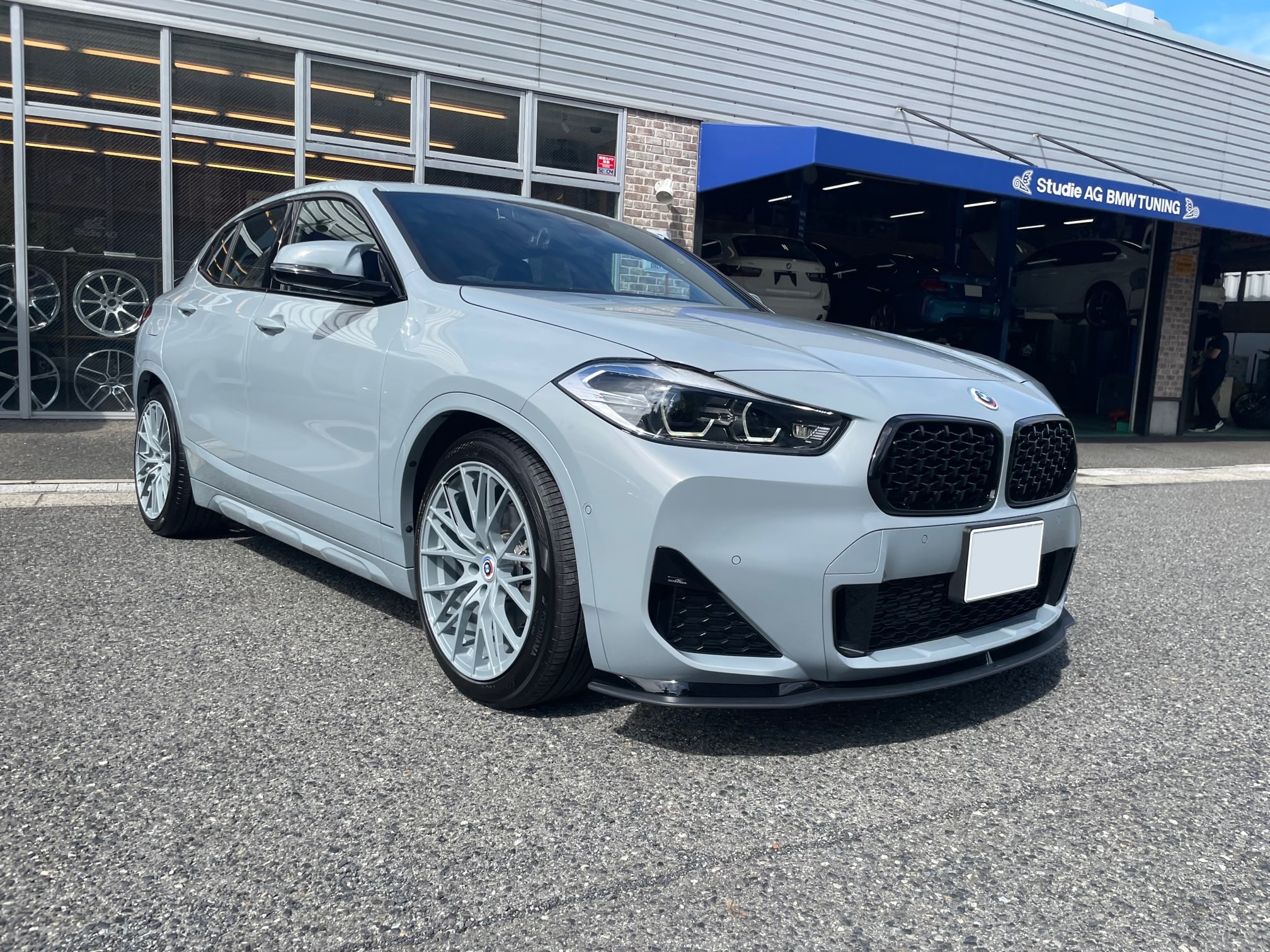 祝！ご納車おめでとうございます。BMW F39 X2 18iとBMWライフを楽しんでくださいませ！ | Studie[スタディ]