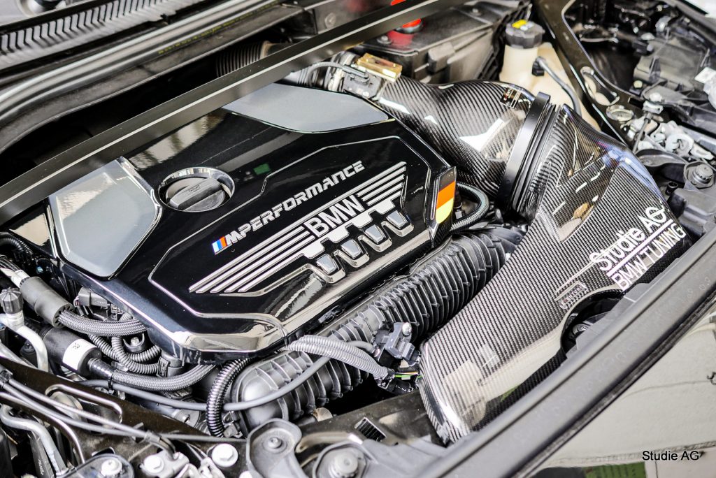 f44 m235ix b48 engine cover paint (3)