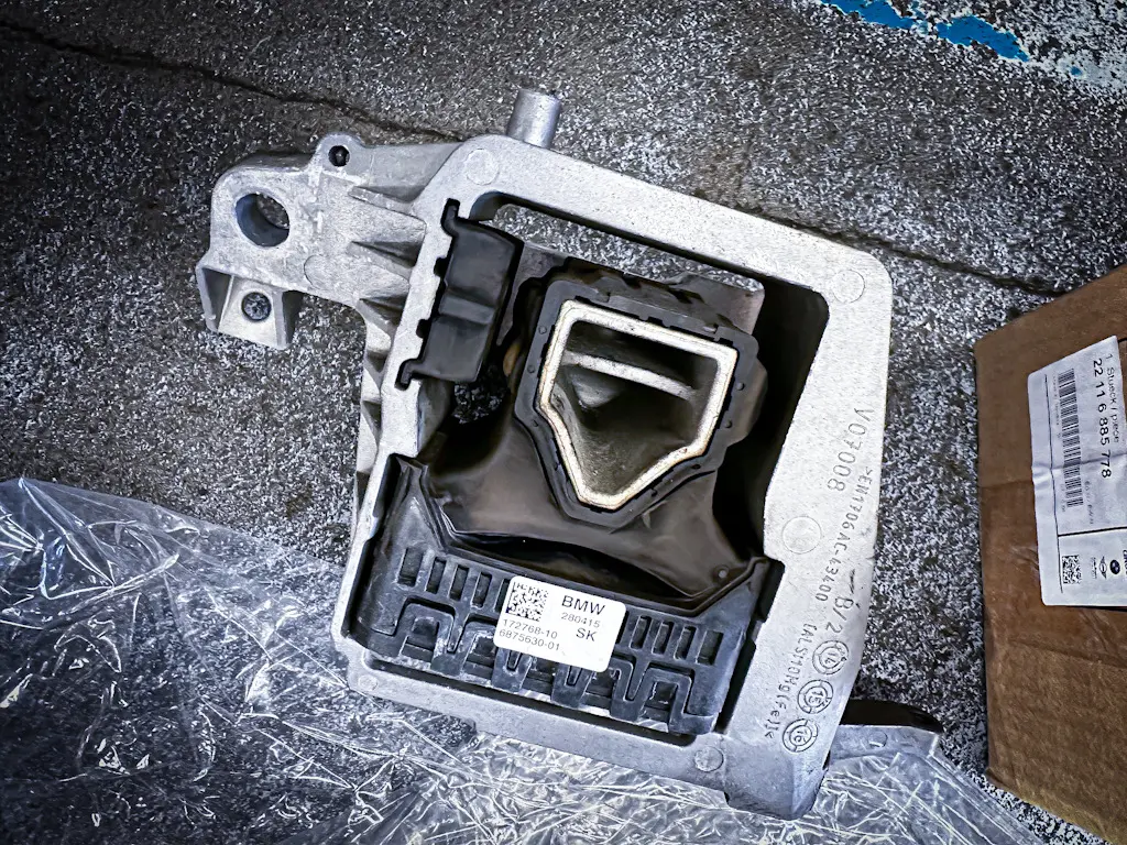 FF系BMWの”ここ”要注意っ！BMW F46 グランツアラーのエンジンマウント