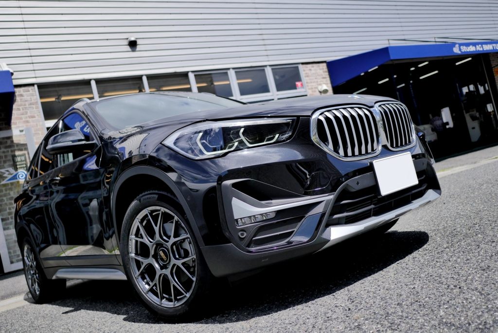 BMW F48 X1 LciにBBS RE-V7 18インチのDBダイヤモンドブラックカラー装着サイズは18インチ