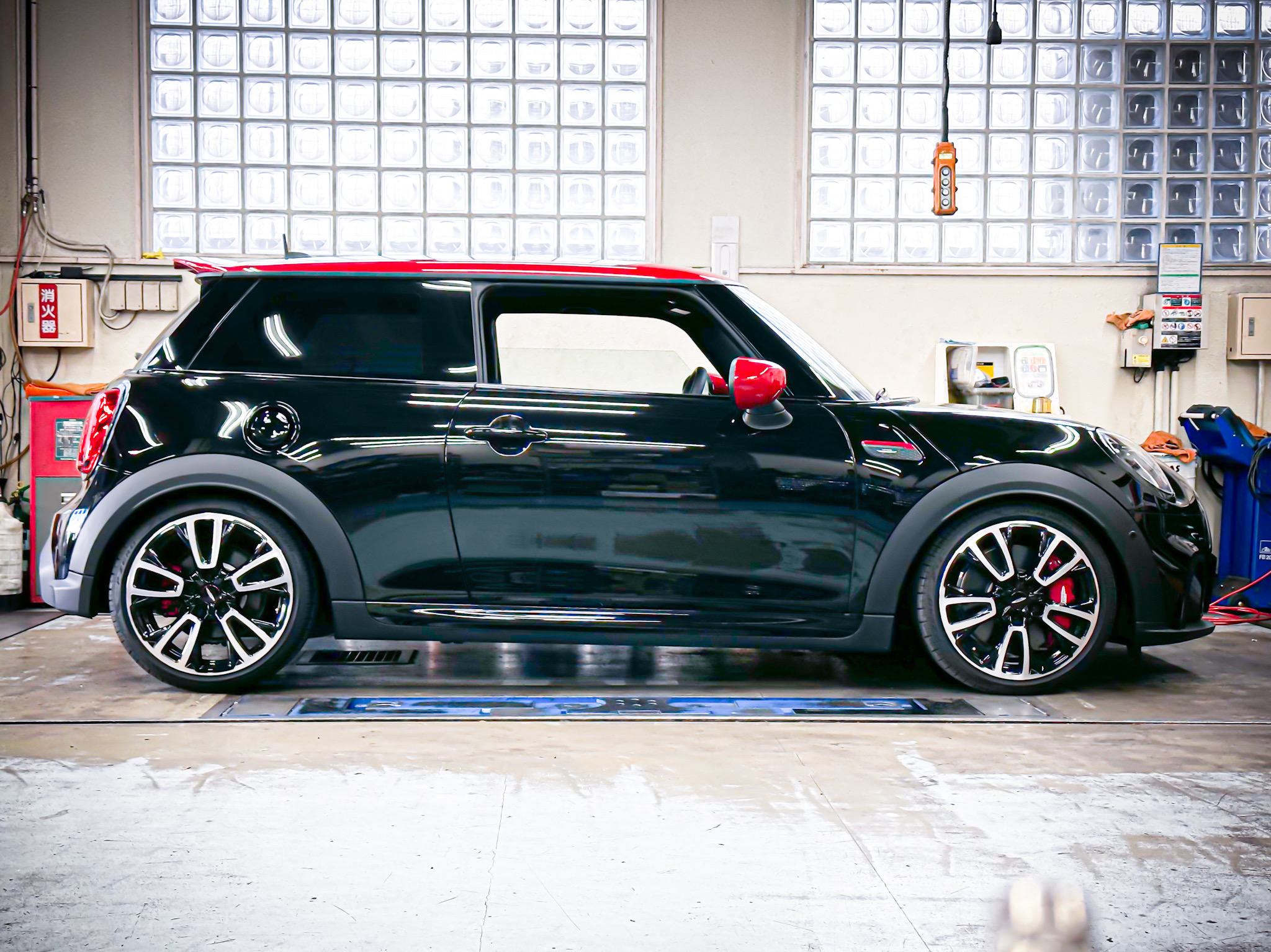 BMW MINIへ更なる軽快感をっ！BMW MINI F56 LCI2 JCWへKW V2 Comfortを装着っ！ | Studie[スタディ]