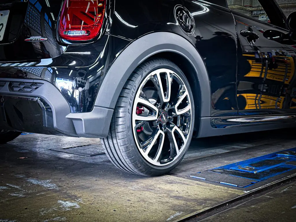 BMW MINIへ更なる軽快感をっ！BMW MINI F56 LCI2 JCWへKW V2