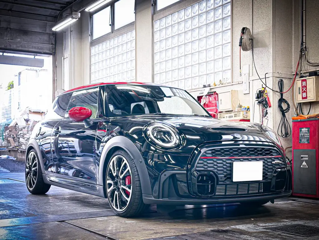 BMW MINIへ更なる軽快感をっ！BMW MINI F56 LCI2 JCWへKW V2