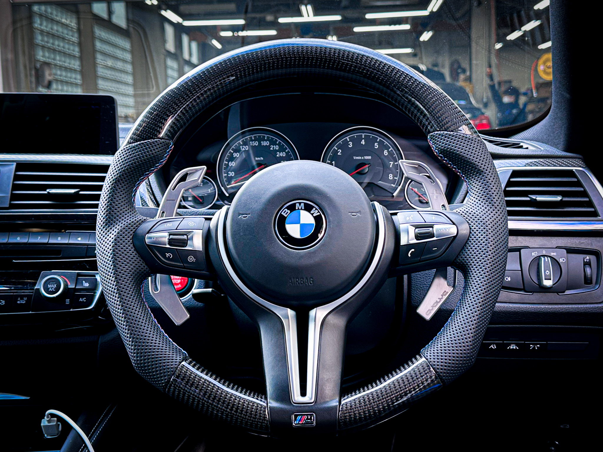 BMWのステアリング交換にオススメなVerspielt！ | Studie[スタディ]