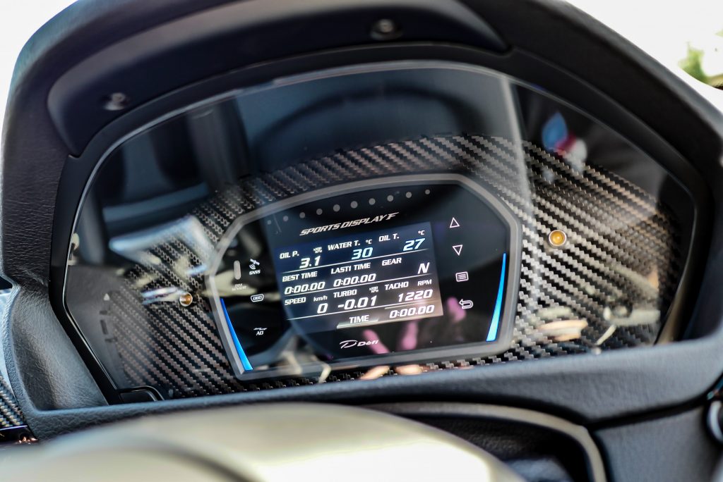 Defi Sport Display FをBMW F82 M4 Competitionに装着