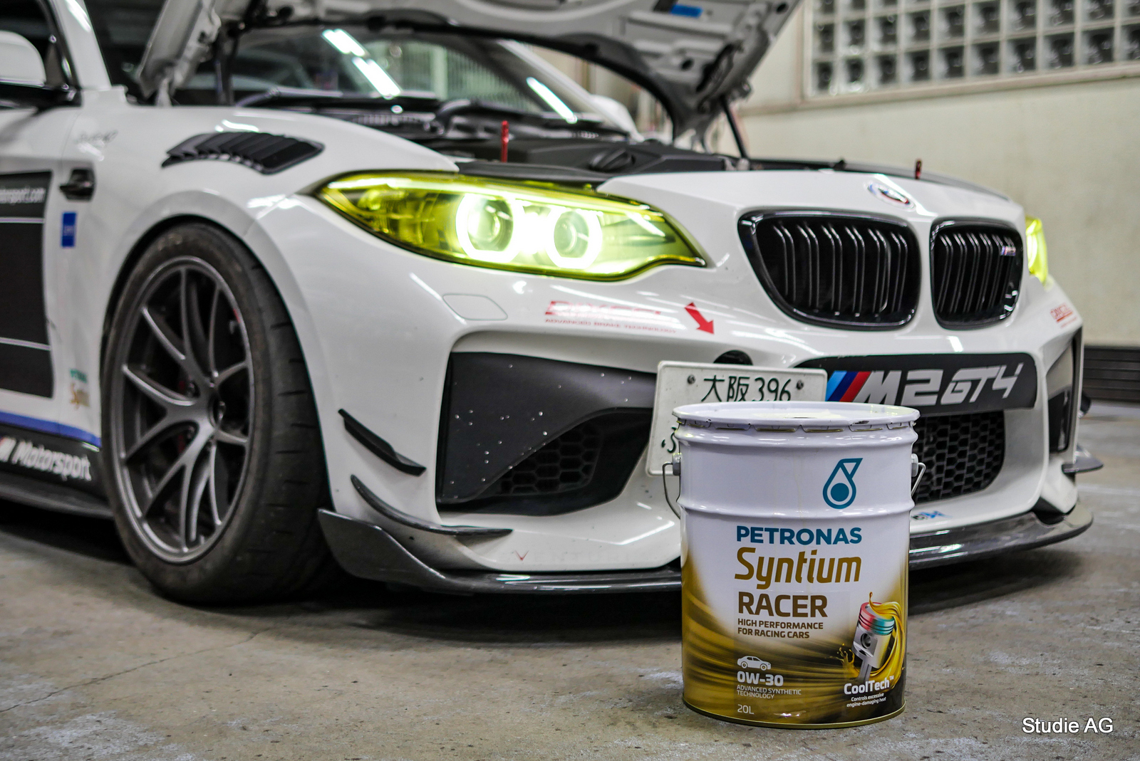 遠路はるばる嬉しいご来店アゲイン！BMWにはやっぱりPETRONASオイル