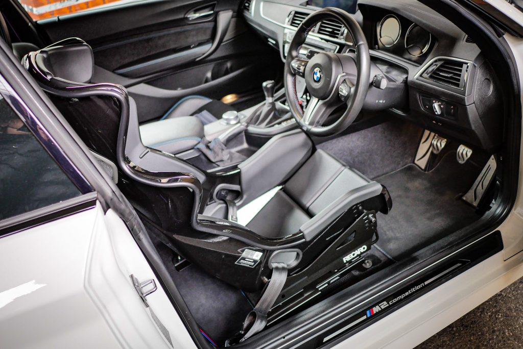 BMW F87M2 CompetitionにRECARO RMS 2700G