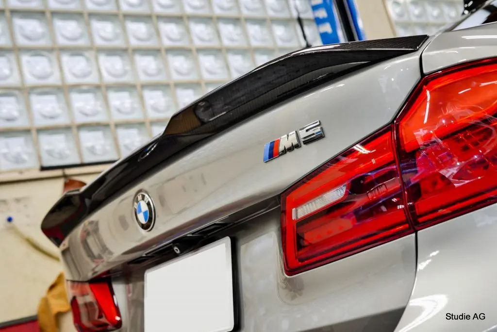 BMW M PERFORMANCE PartsのCoolなDry Carbonトランクスポイラー