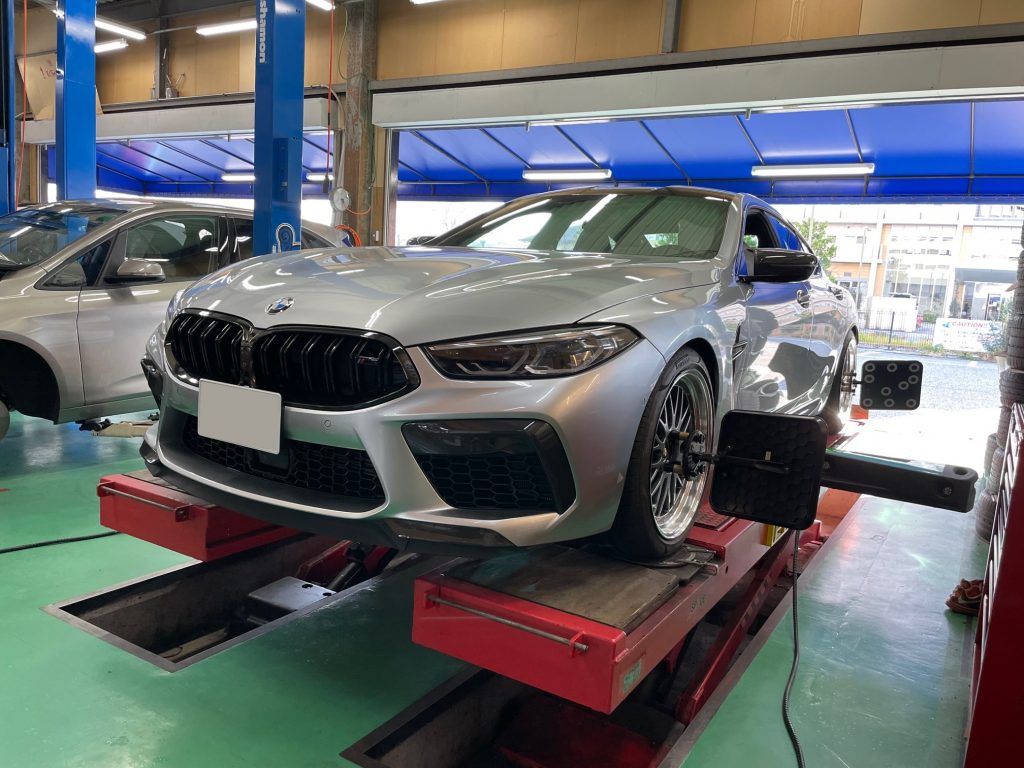 ピュアメタルシルバーが眩しい、BMW F93 M8GC(^_-)-☆