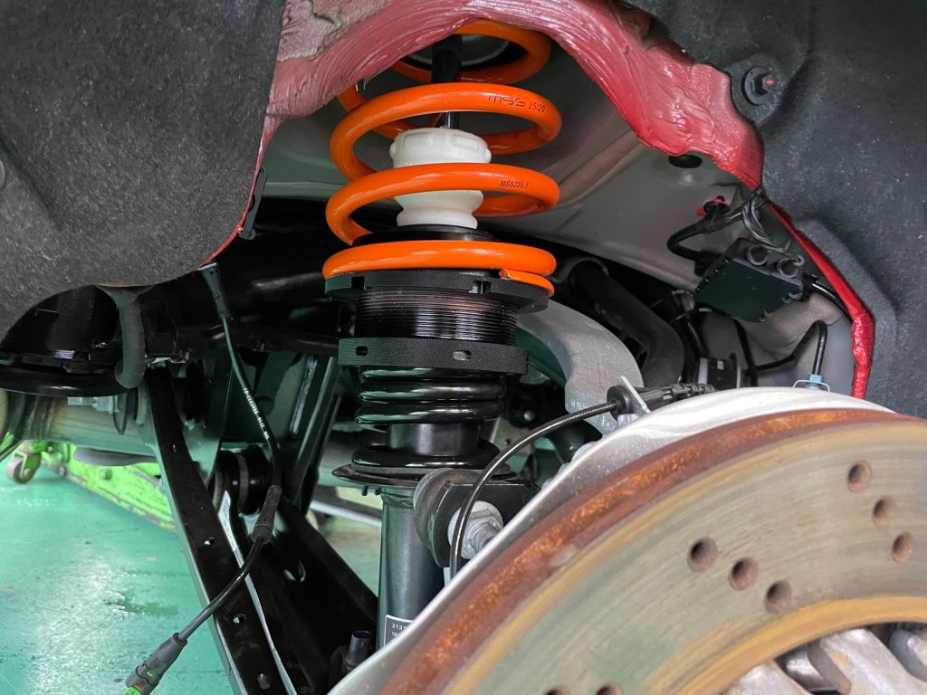 BMW F98 X4M CompetionへAC SCHNITZERエアロパーツ&MSS Urban Fully Adjustable Kit(^v^)