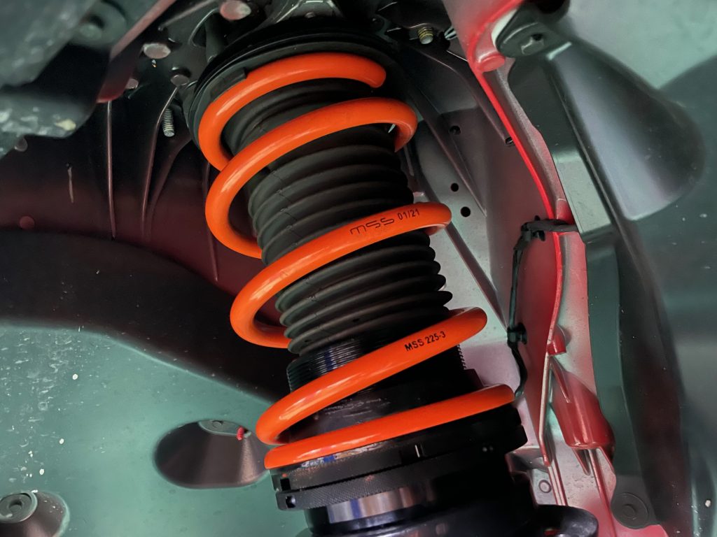 BMW F98 X4M CompetionへAC SCHNITZERエアロパーツ&MSS Urban Fully Adjustable Kit(^v^)