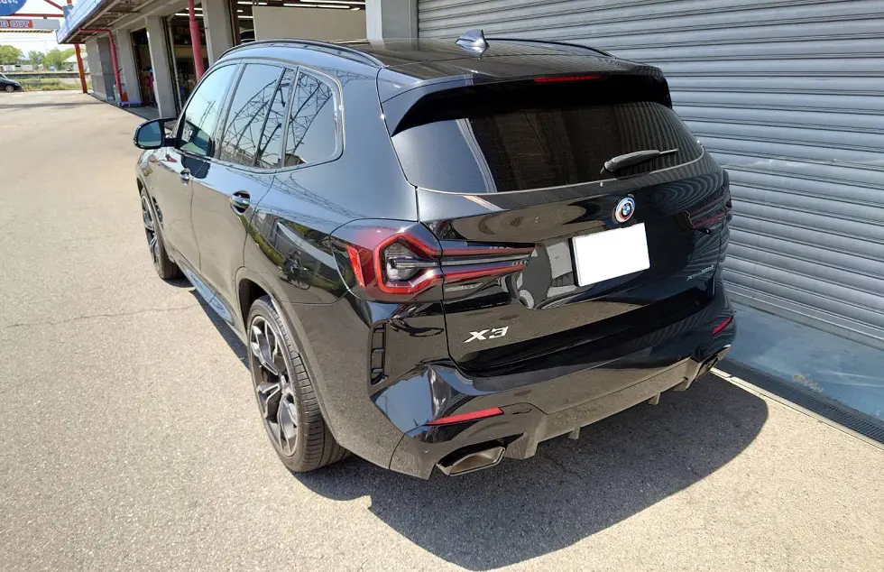 本日マフラーカッターをブラックに！な、BMW X3がカッコ良すぎでした