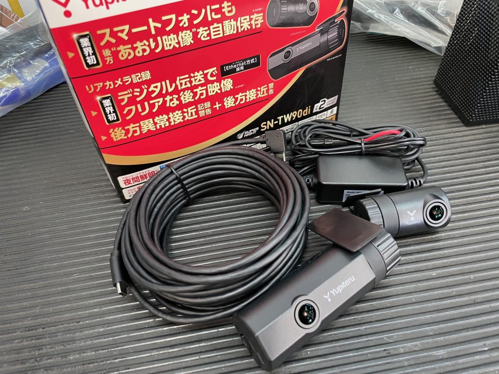 BMW G02 X4 20d へYupiteru ドラレコ&レーダーのお取り付け!