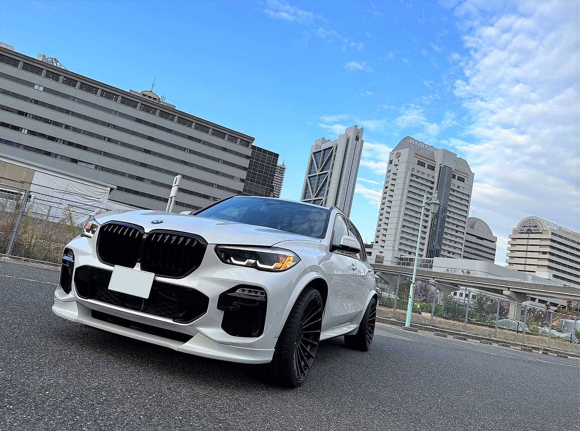 ハーマン BMW x6 x5 23インチ（神戸店 Mさん】ミネラルホワイト
