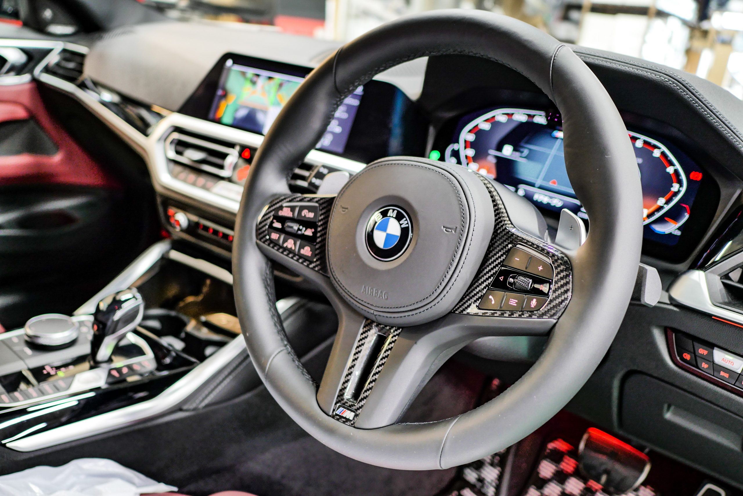 ステアリングカバーをBMW G82M4用にチェンジ(*^^)v | Studie[スタディ]
