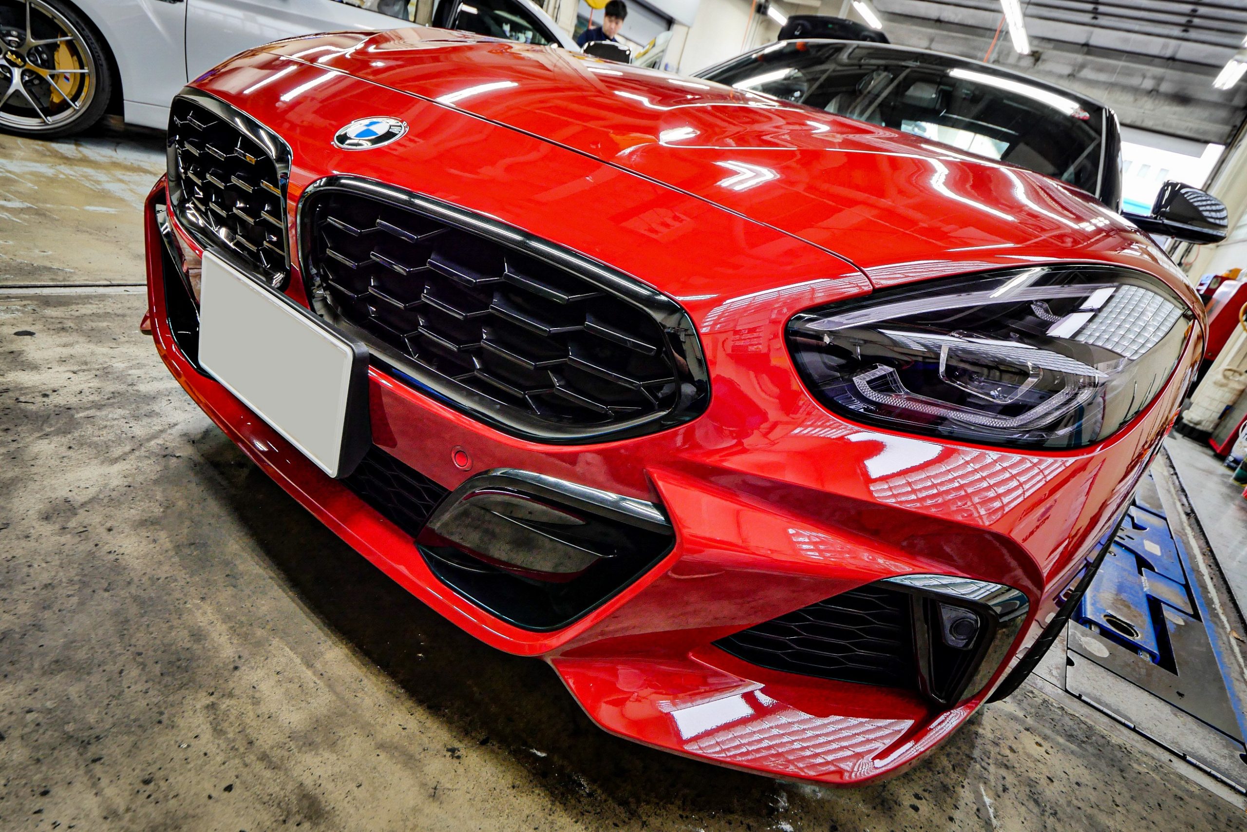 Lci用のキドニーグリルでBMW G29Z4 M40iのフロントフェイスを