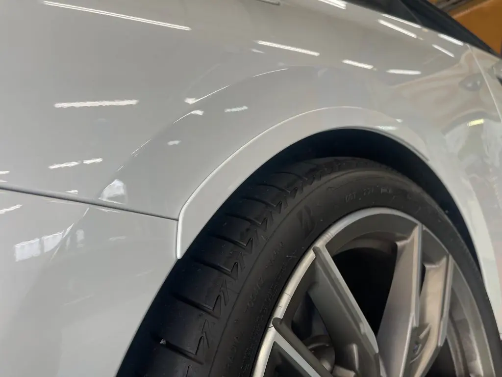 シンプルで上品に純正の良い所を活かしたBMW G42/M240流用パーツ装着で