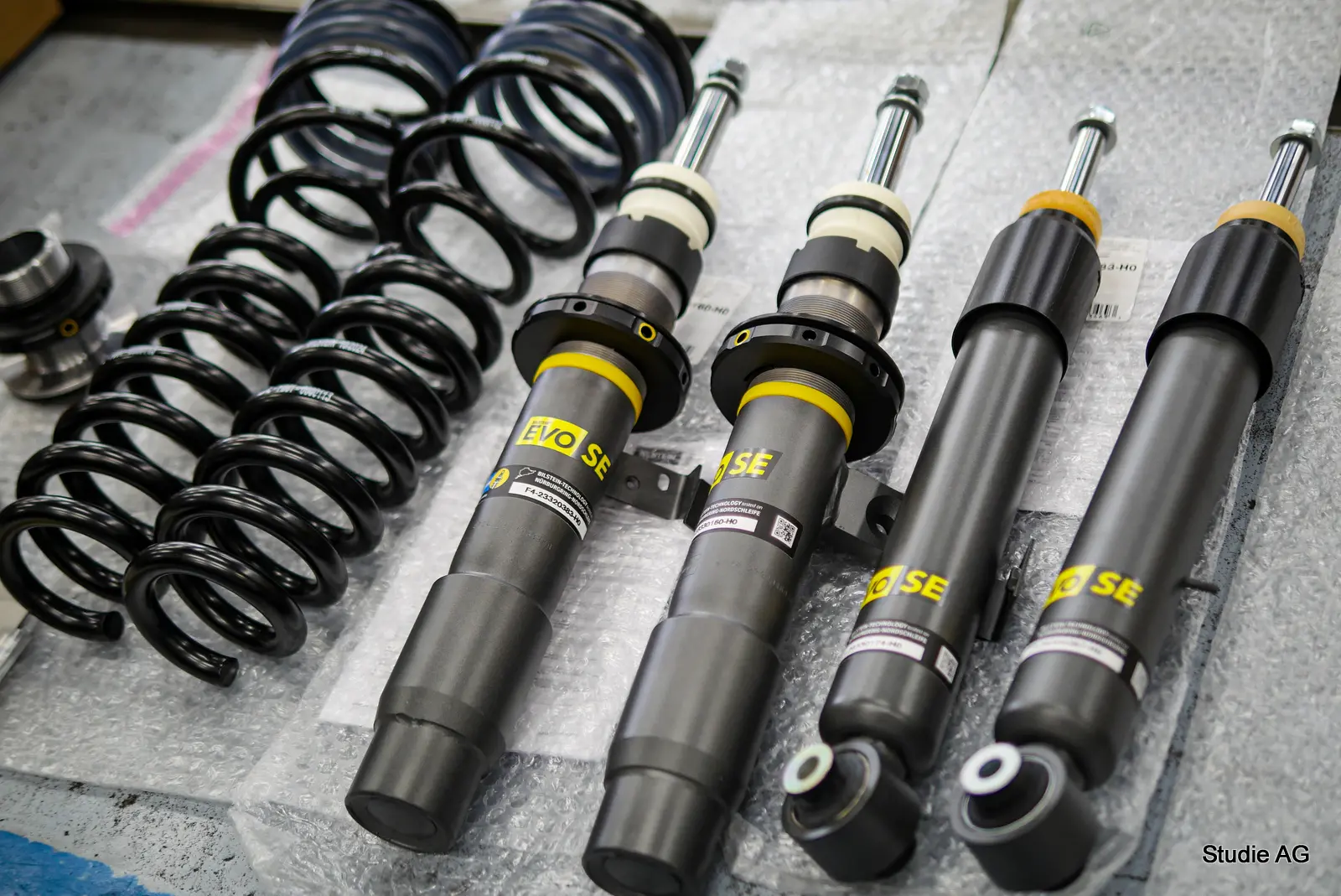 ビルシュタイン 純正形状ローダウンサスペンションキット B12 PRO-KIT BMW 5シリーズ(E39) ツーリング 1996年07月〜2003年07月 入数：1台分 BTS46-180896 ビルシュタイン B12 SPORTLINE 純正形状ローダウンサスペンション