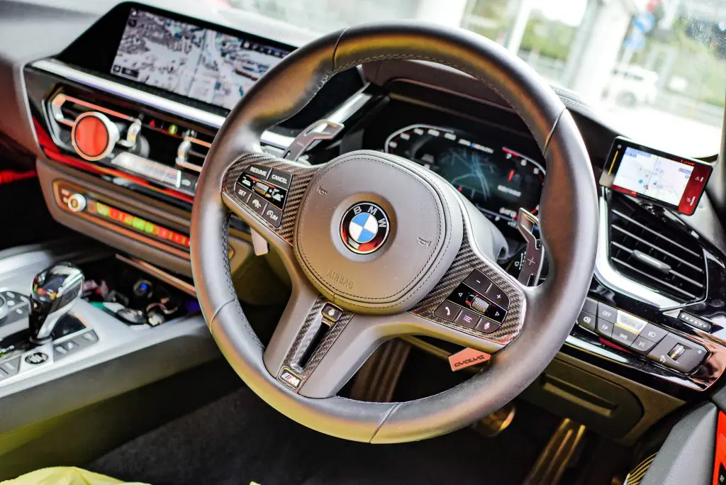 BMWのステアリングをカバー交換で楽しむっ♪ | Studie[スタディ]