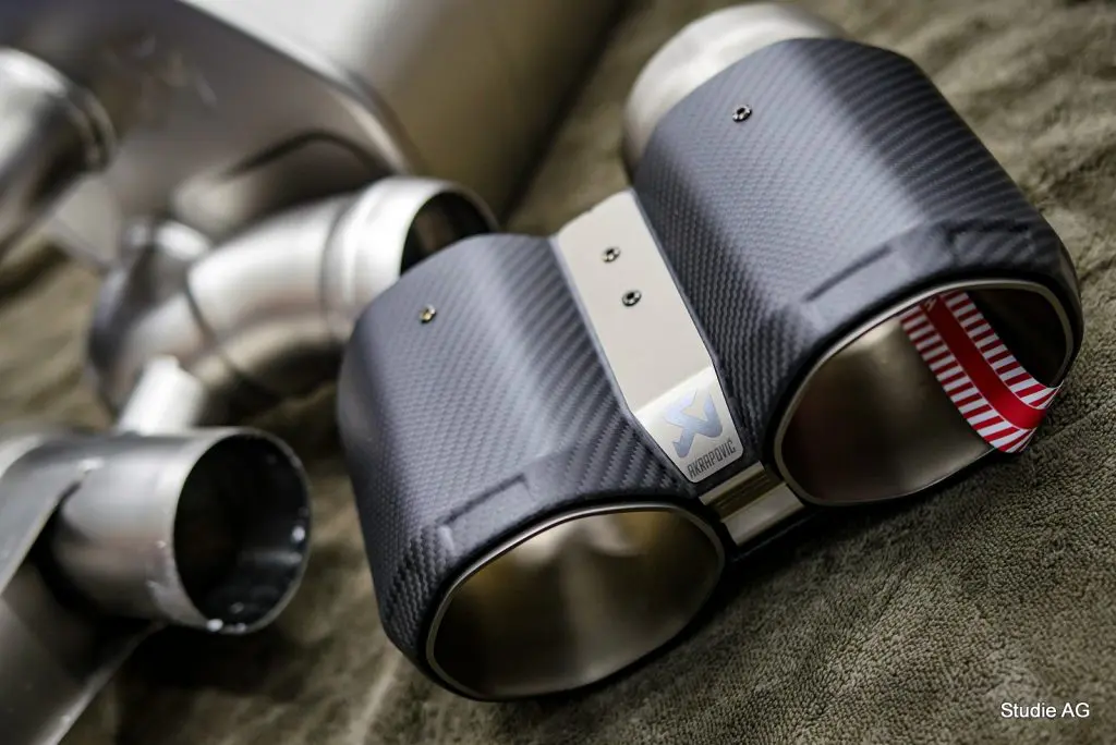 絶品AKRAPOVIC TITANIUMU ExhaustをBMW G87 M2 MTに(^_-)