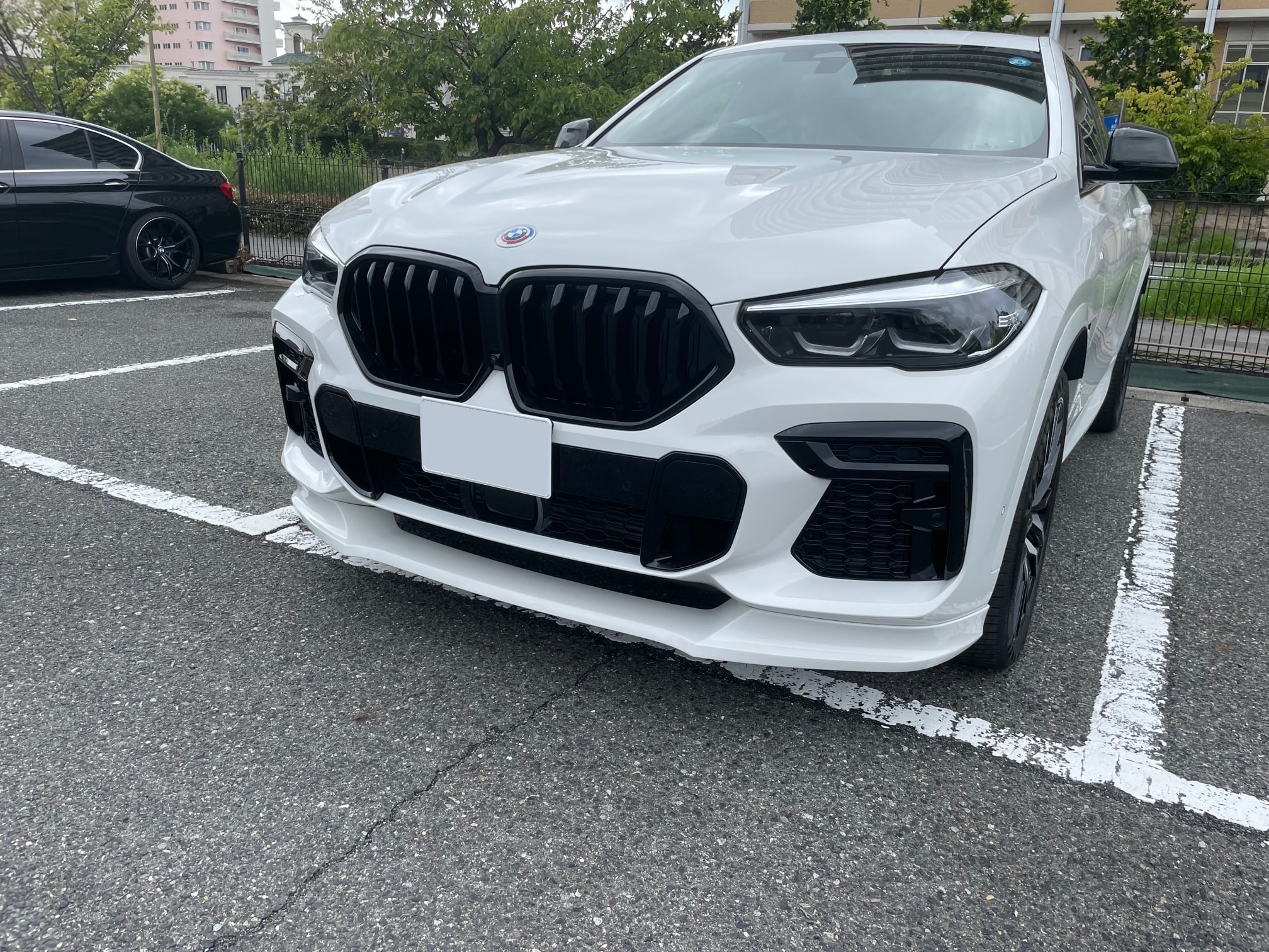 HAMANN フロントスポイラーをBMW G06 X6 35dへ！ | Studie[スタディ]