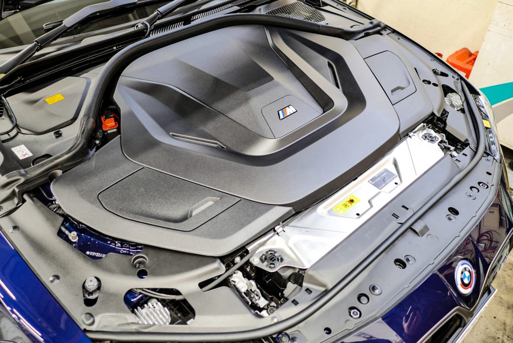 BMW i4 M50にH&Rダウンスプリング YUPITERUレーダー
ドライブレコーダー
TVキャンセラー
クリスタルシフトノブ