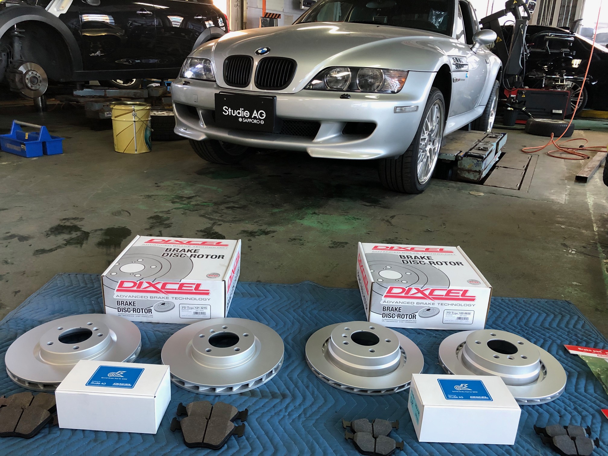 BMW用StudieAGオリジナル低ダストパッドSR4でZ3 Mクーペをブレーキ