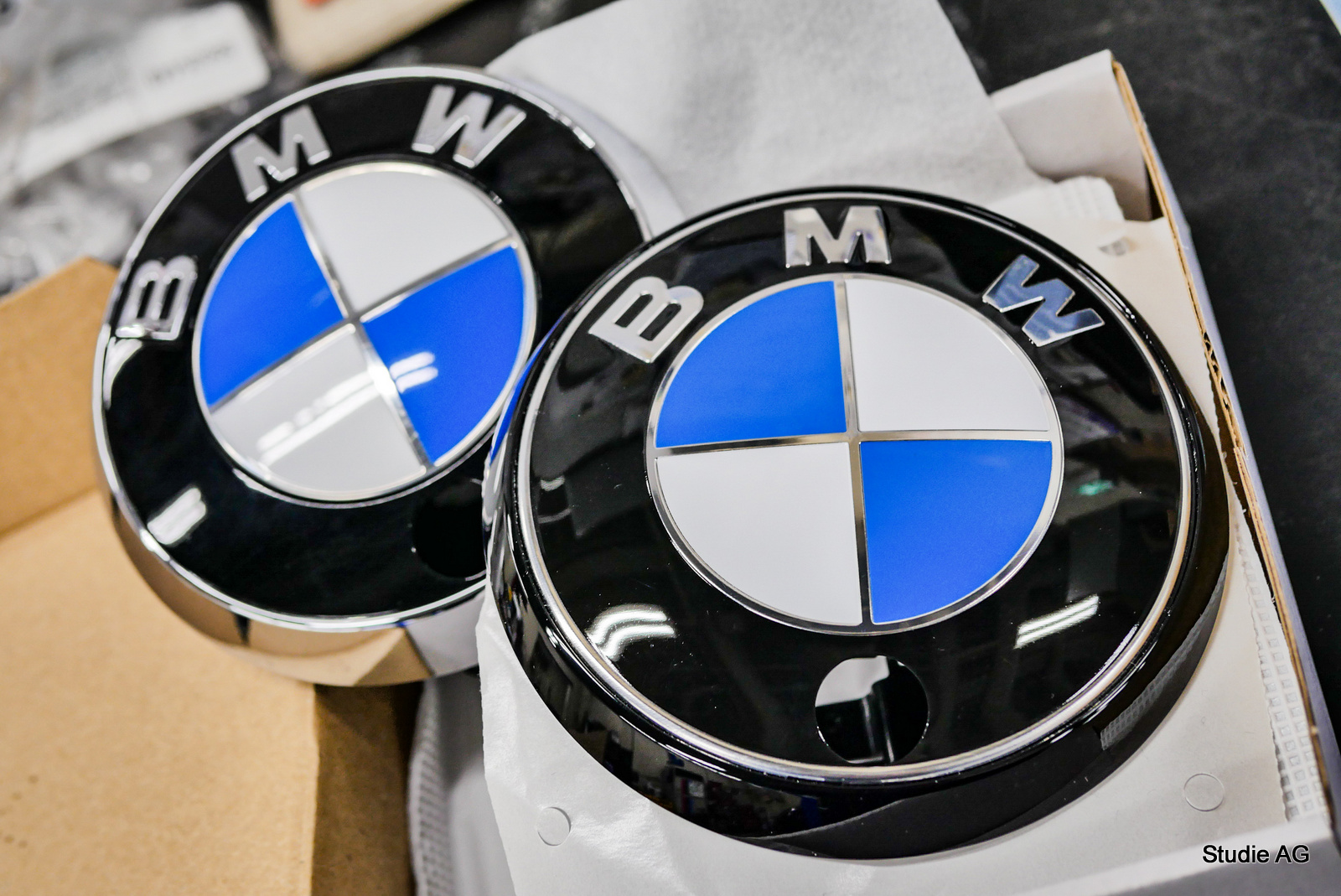 BMWエンブレムをプチ変更♪Lci流用でイメチェン(^_-) | Studie[スタディ]