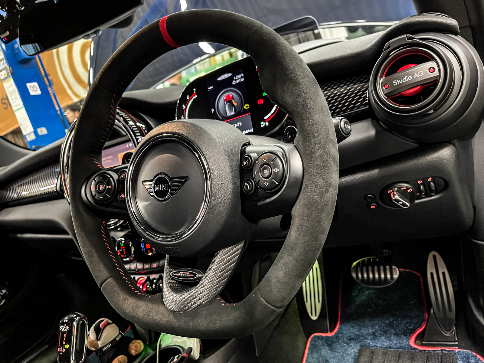 今日はMINI F56 JCWのステアリングを交換♪ | Studie[スタディ]