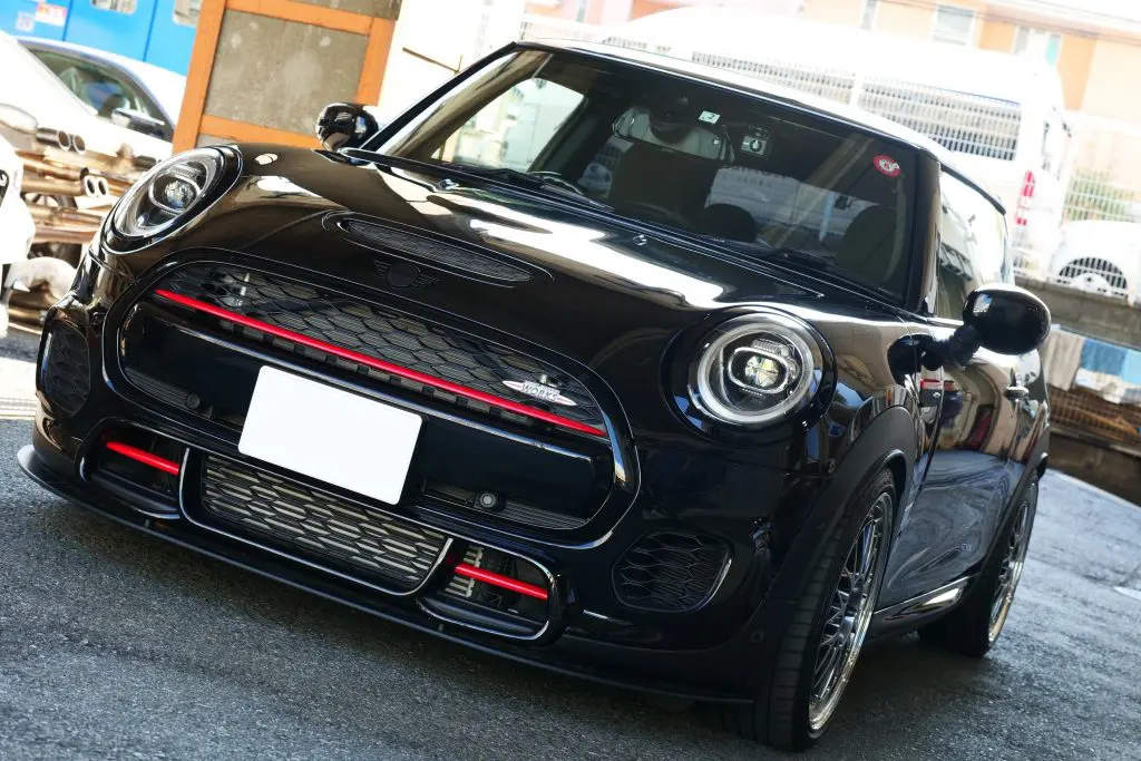 BMW MINI F56 ジョンクーパーワークスに、迫力満点ルーフスポイラー