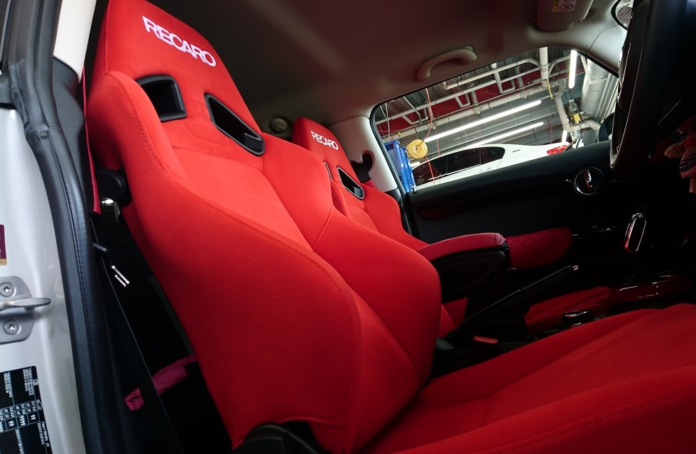 インテリアメークにRECARO2脚揃え！おすすめです！！