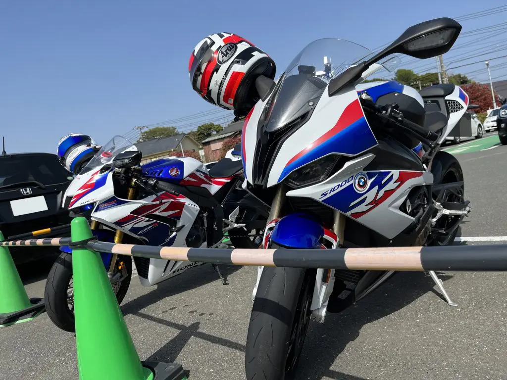 BMW Motorrad】ツーリングも行けるレーシングマシンS1000RR