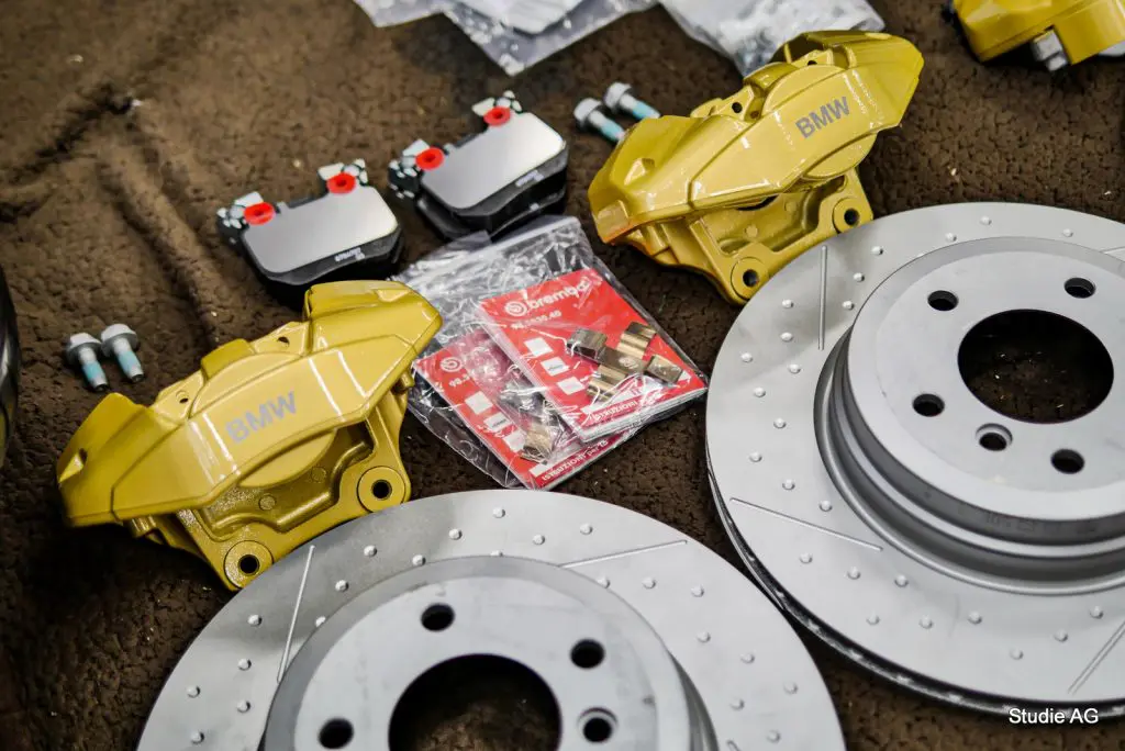 やっぱブレーキ入るとキマる♪BMW純正の高品質な前後KIT！ | Studie 