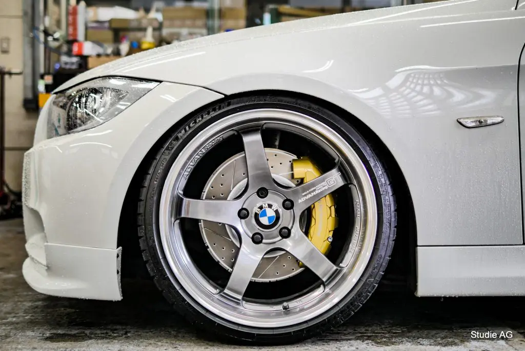やっぱブレーキ入るとキマる♪BMW純正の高品質な前後KIT！ | Studie 