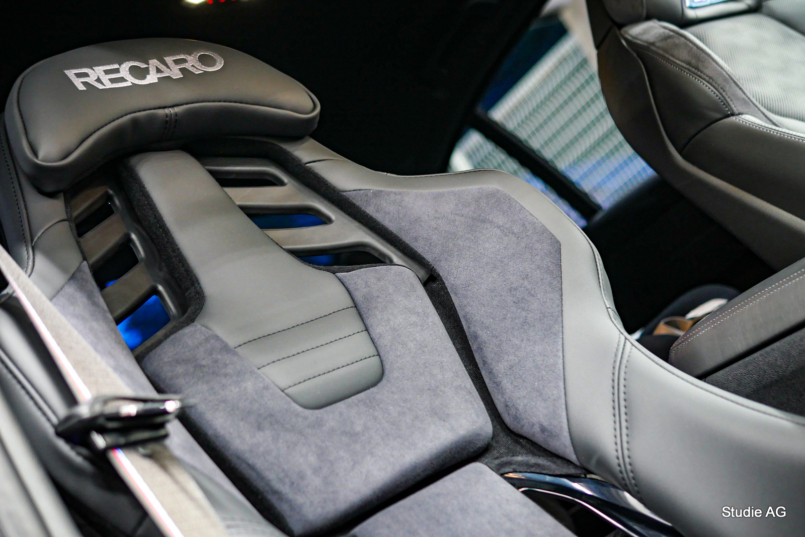 早速！！最新RECARO フルバケRSSをBMW G80 M3に投入♪ | Studie[スタディ]