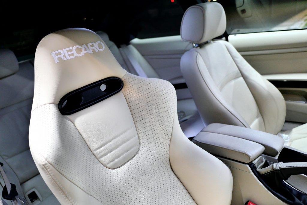 BMW E92 325i Mスポーツに
RECARO SP-JC LEATHER SE
アイボリーを装着