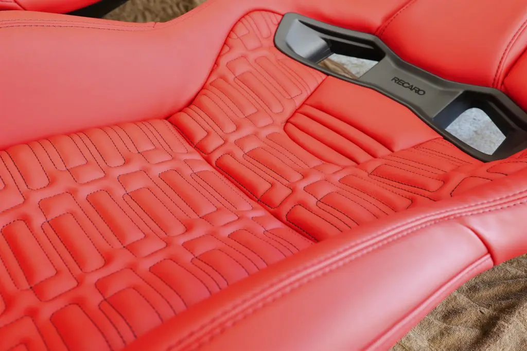 RECARO 赤 シート 使用感あり（ド派手にできます！シート張り替えで 