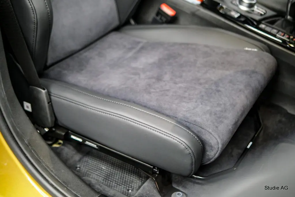 売れてるRECARO♪セミバケットSR-CをBMW F39 X2にSET！ | Studie[スタディ]