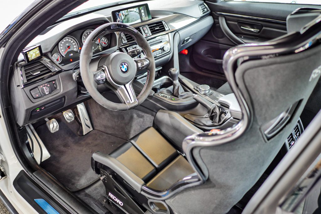 Studie Car Sales！BMW F82M4 左ハンドル/マニュアル！