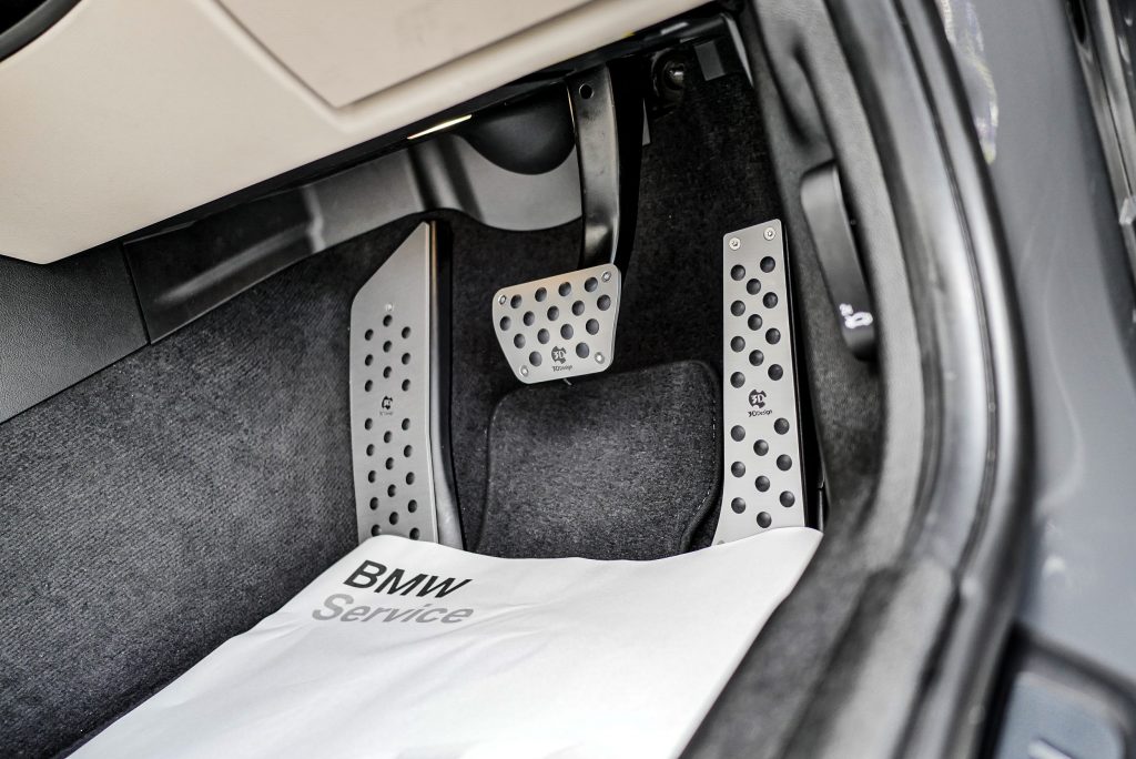 Studie Car Sales BMW G21 320dx Mスポーツ ツーリング ドライバイトグレー 納車