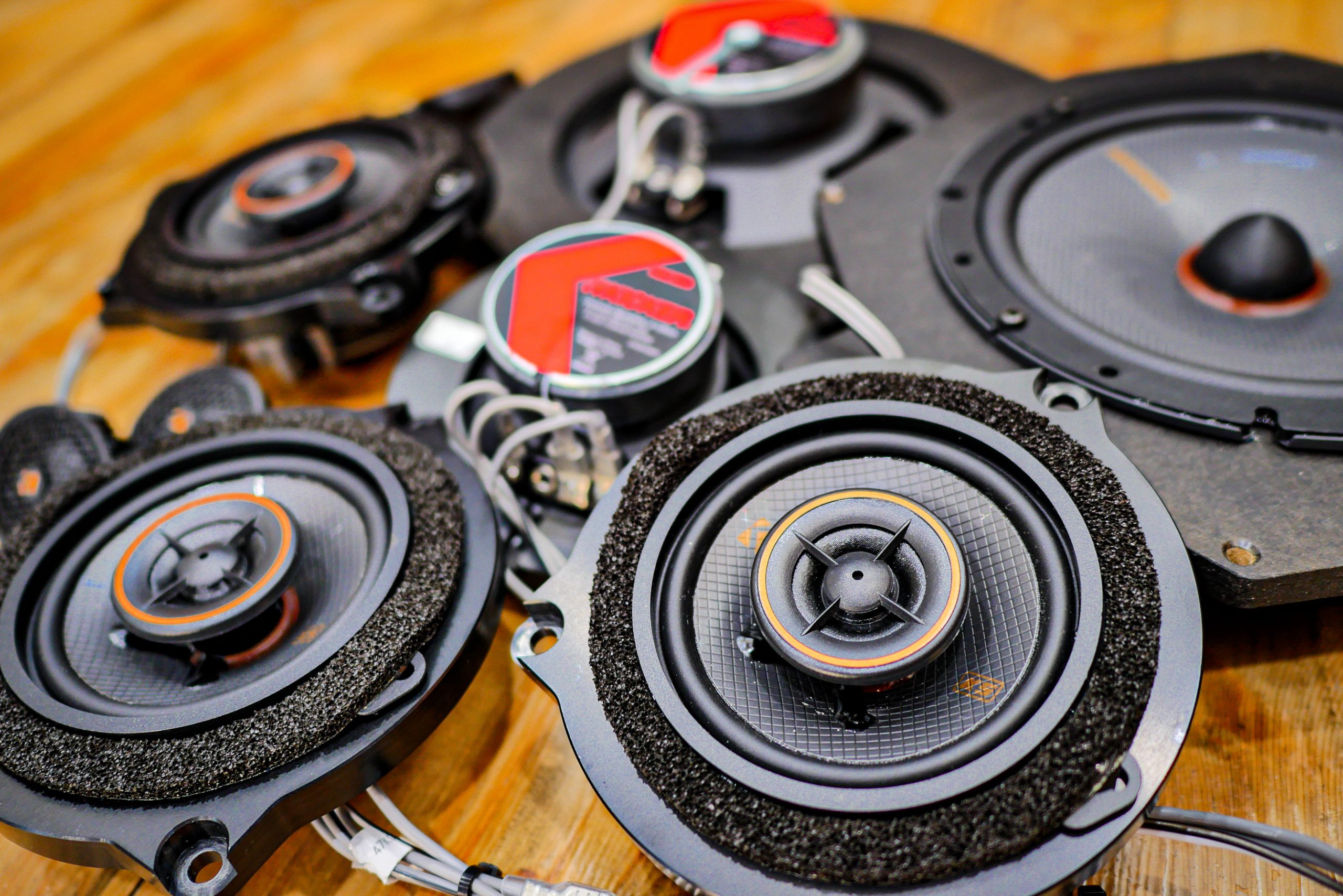 BMW トレードイン ドア 絞り出せ スピーカー KICKER RED KSC40